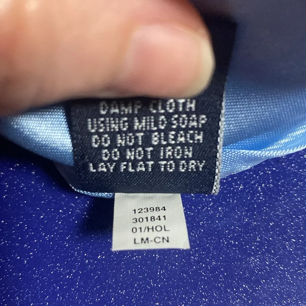 Gap velvet Kids lavender purse flaws the straps are peeling and on the side
